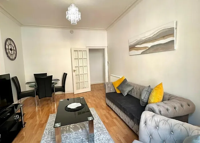 2 Bedroom Cosy Ground Floor Flat