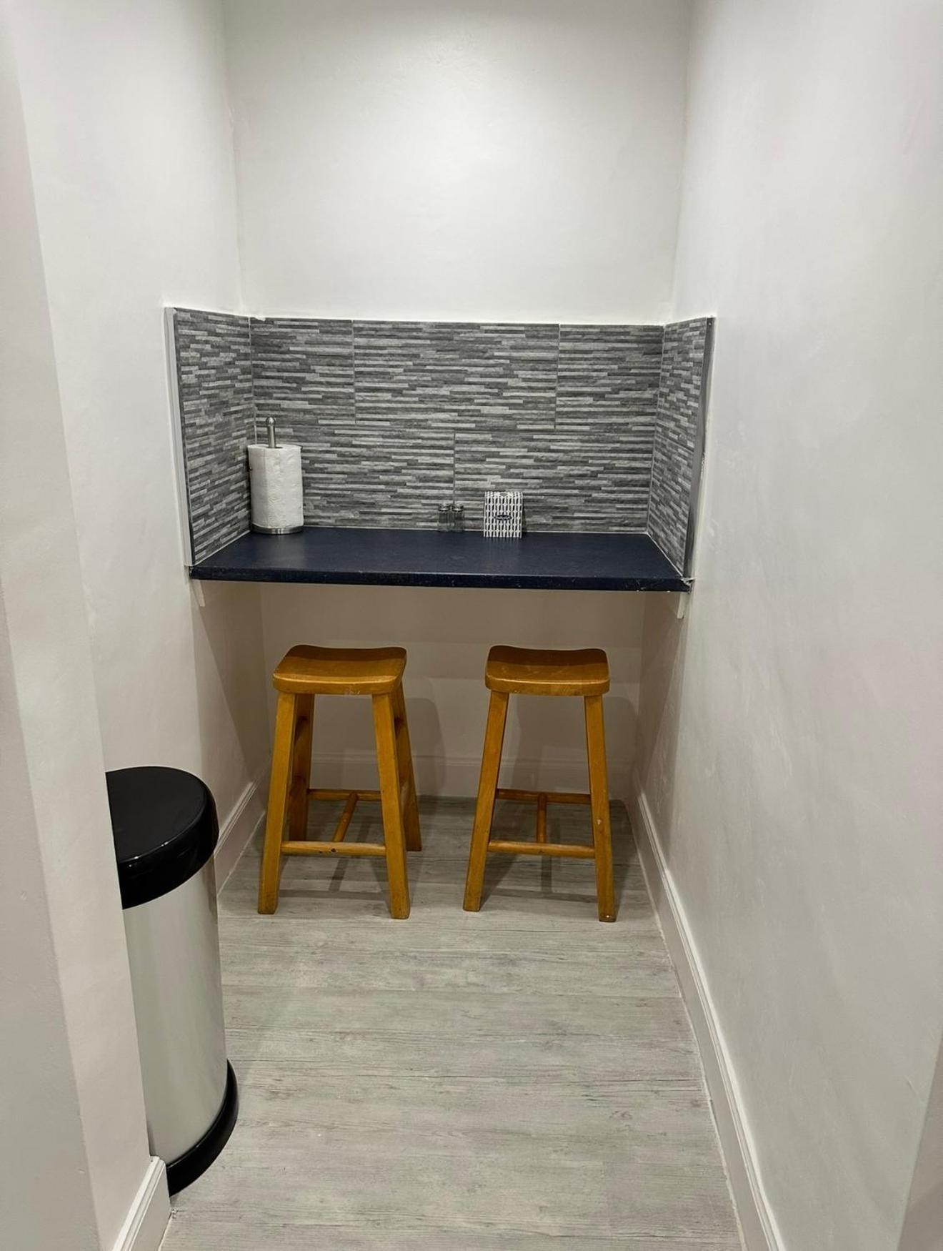 2 Bedroom Cosy Ground Floor Flat Apartment *