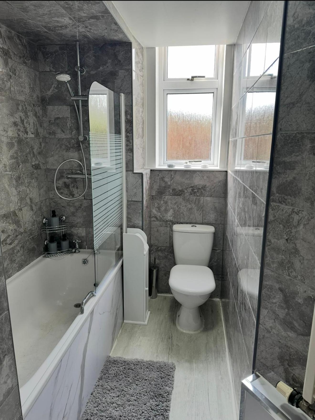 2 Bedroom Cosy Ground Floor Flat Apartment *